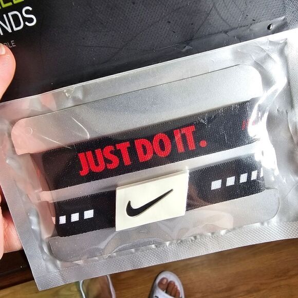 Nike Baller Bands Wristbands Black Red White Swoosh Logo Unisex Medium Large New - Picture 2 of 4